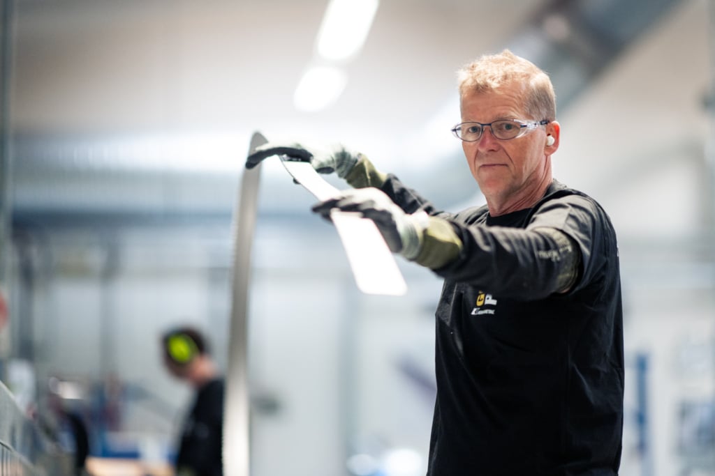 Nettonoll-arbete i mindre tillverkande företag.