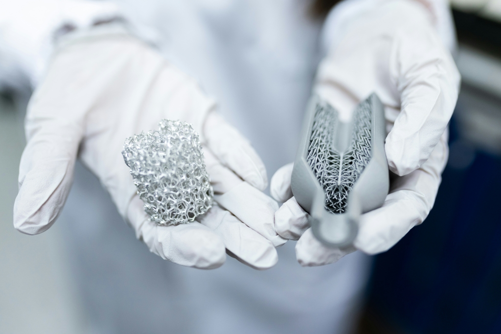 Industridesigner från Skåne har utforskat hur återvunna metaller kan bli nya produkter